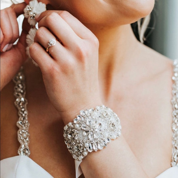 Stevie Earring with Rhinestones and Pearls - Picture 9 of 9